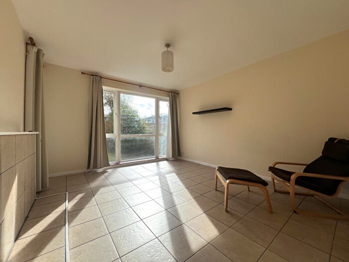 2 Bedroom Apartment To Rent In Dora Street, London, E14