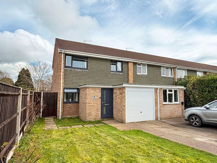 3 Bedroom End Of Terrace House For Sale In Oakley Close, Holbury, SO45