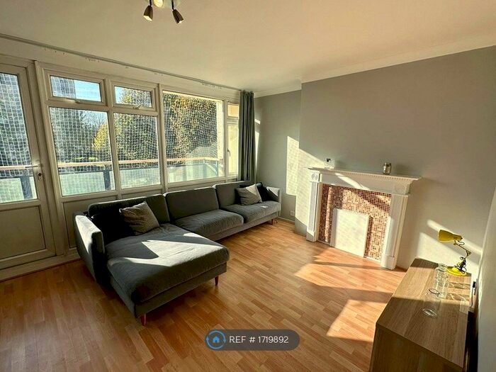 3 Bedroom Maisonette To Rent In Cooks Road, London, SE17