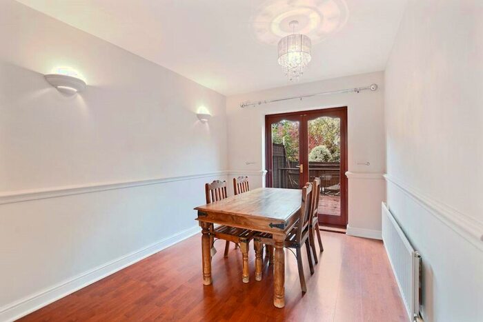3 Bedroom End Of Terrace House For Sale In Lewis Avenue, London, E17