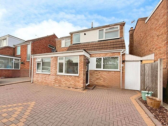 3 Bedroom Detached House For Sale In Curlieu Close, Hampton Magna, Warwick, CV35