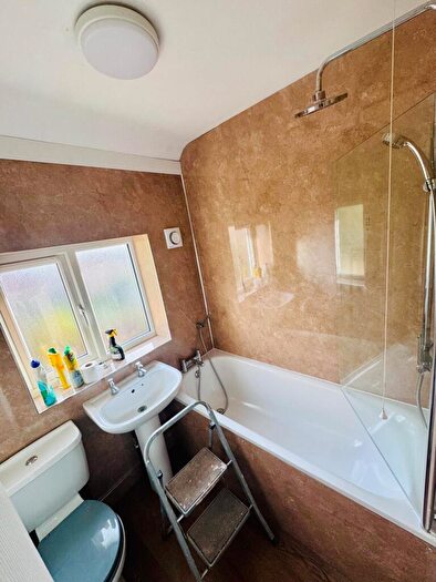 3 Bedroom Semi-Detached House To Rent In Netherhall Road, Leicester, LE5
