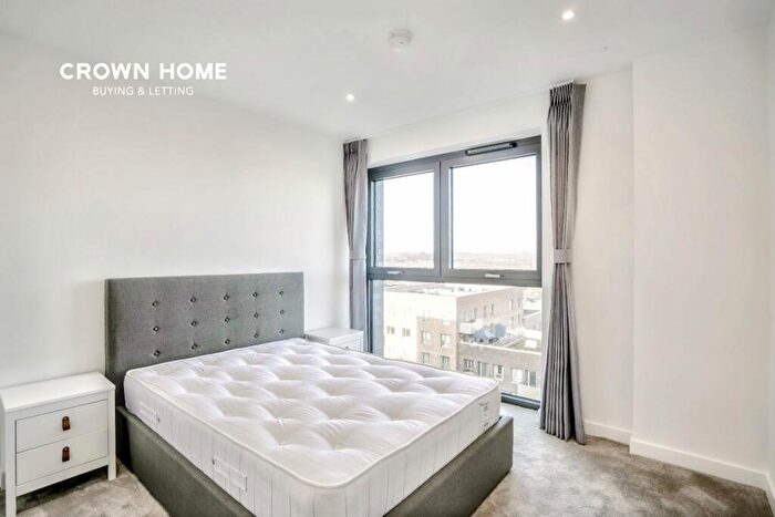 2 Bedroom Apartment To Rent In Darter Apartments, Woodberry Down, N4