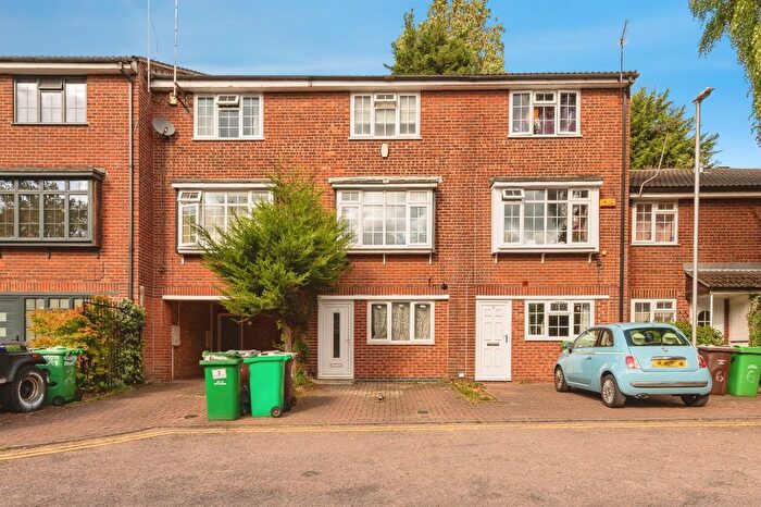 4 Bedroom Terraced House For Sale In Clinton Court, Nottingham, NG1