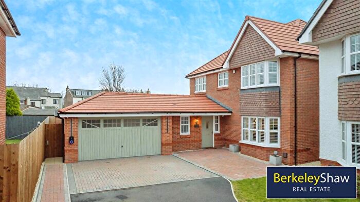 4 Bedroom Detached House For Sale In Hollow Drive, Thornton, Liverpool, L23