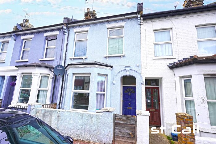 2 Bedroom Flat For Sale In Gordon Road, Southend On Sea, SS1