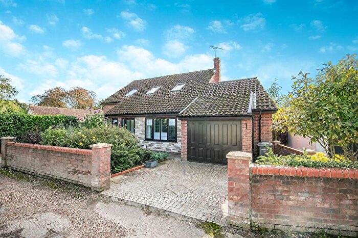 4 Bedroom Bungalow For Sale In Swan Lane, Westerfield, Ipswich, IP6