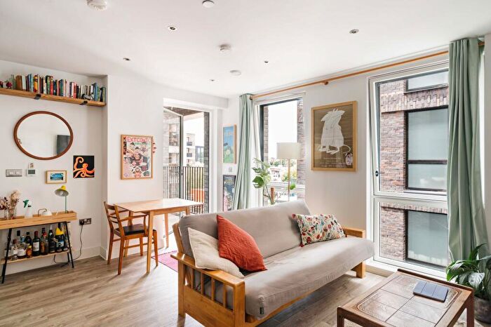 1 Bedroom Apartment For Sale In Rookwood Way, Murdoch Court, E3