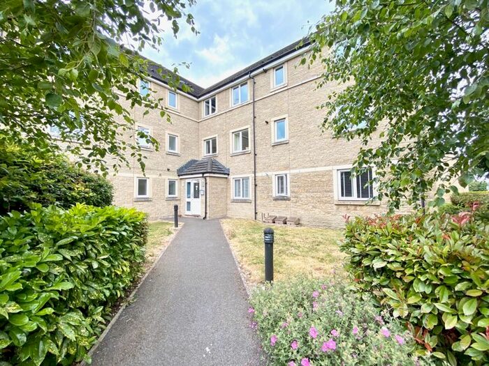 2 Bedroom Flat To Rent In Harrier Close, Calne, SN11