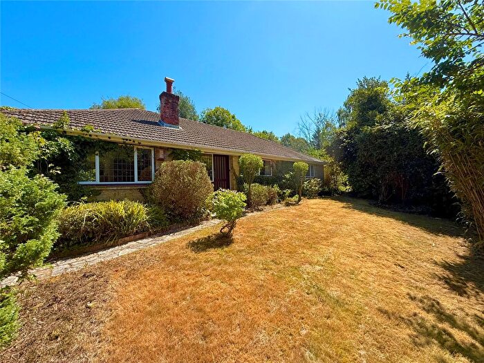 4 Bedroom Bungalow For Sale In Eling Hill, Totton, Southampton, SO40