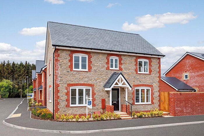 3 Bedroom Detached House For Sale In Glovers Road, Stalbridge, Sturminster Newton, DT10