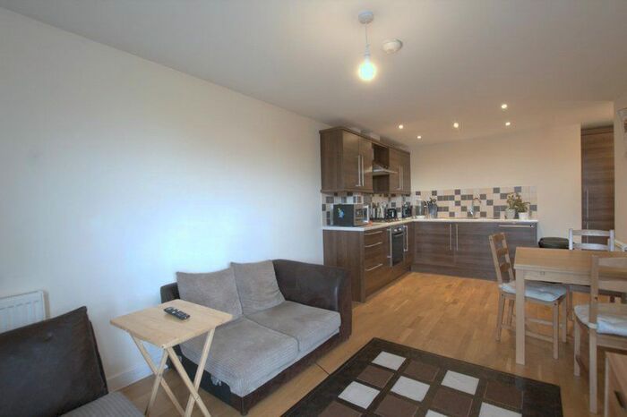 2 Bedroom Flat To Rent In Rothesay Avenue, Wimbledon, SW20