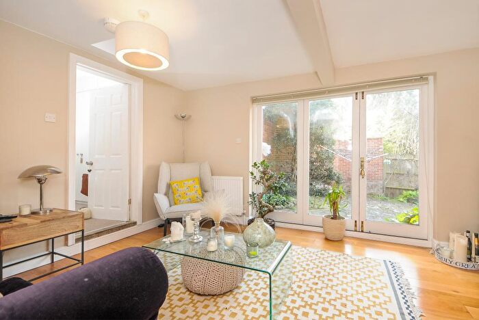 2 Bedroom Apartment To Rent In Pullens Lane, Oxford, OX3