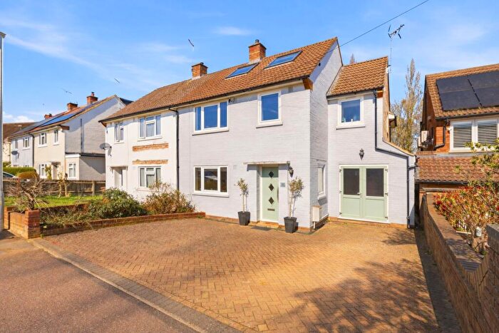5 Bedroom Semi Detached House For Sale In Pemberton Close, St. Albans, Hertfordshire, AL1