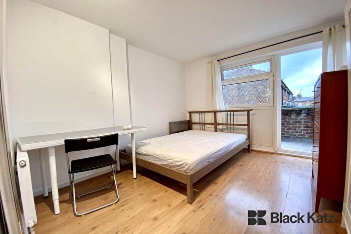 3 Bedroom Flat To Rent In Congreve Street, Borough/London Bridge, SE17