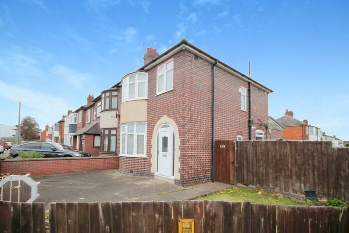 3 Bedroom Terraced House To Rent In Narborough Road South, Leicester, LE3