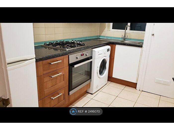 2 Bedroom Flat To Rent In Scovell Road, London, SE1