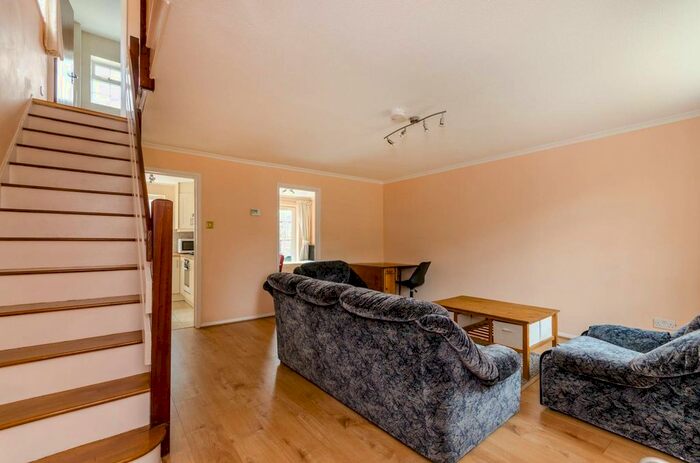 4 Bedroom Semi-Detached House To Rent In Southway, Guildford, GU2