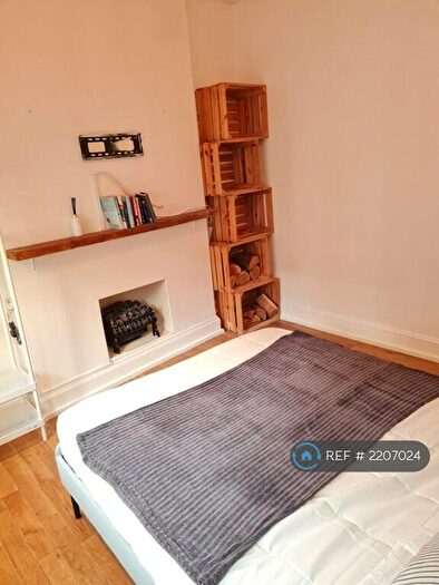 2 Bedroom Flat To Rent In Aubrey Mansions, London, NW1