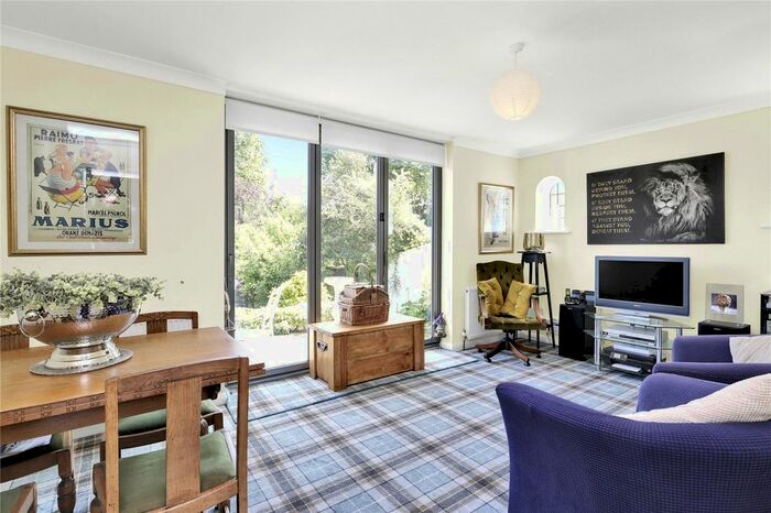 4 Bedroom Detached House For Sale In Oatlands Drive, Weybridge, KT13