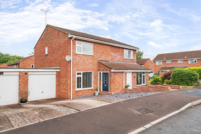 3 Bedroom Semi-Detached House For Sale In Gill Crescent, Taunton, TA1