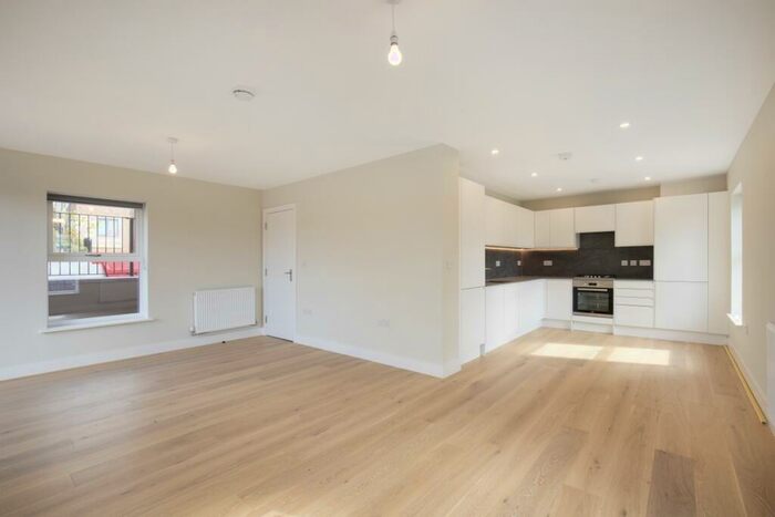 2 Bedroom Flat To Rent In Celadon Court, London, NW4