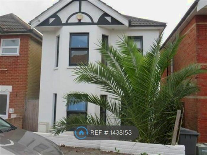 4 Bedroom Detached House To Rent In Pine Road, Bournemouth, BH9