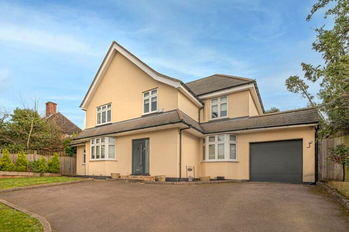 5 Bedroom Detached House To Rent In Park Road, Barnet, EN4