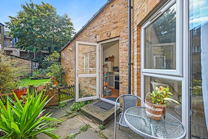 1 Bedroom Flat To Rent In Lawn Road, Uxbridge, UB8