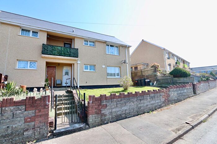 3 Bedroom Flat For Sale In Lloyd Avenue, Crumlin, NP11