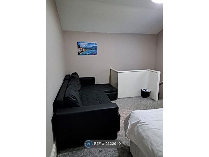 1 Bedroom Flat To Rent In North Park Road, Bradford, BD9