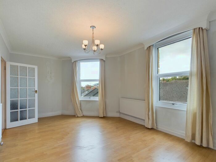 2 Bedroom Flat To Rent In Babbacombe Road, Torquay, TQ1