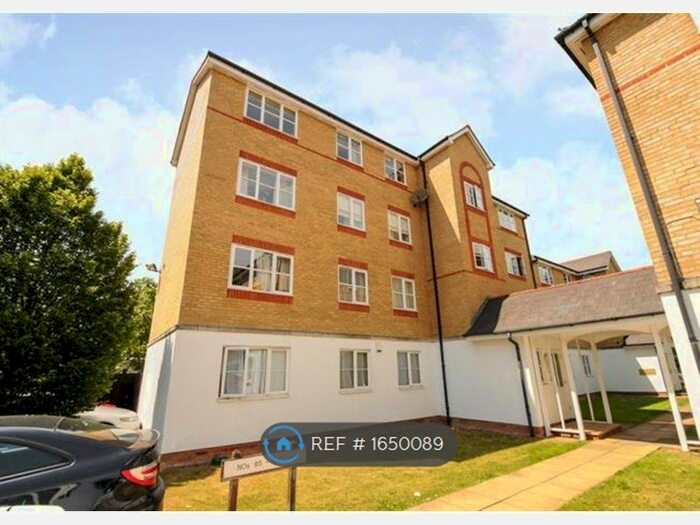 2 Bedroom Flat To Rent In Clarence Close, Barnet, EN4