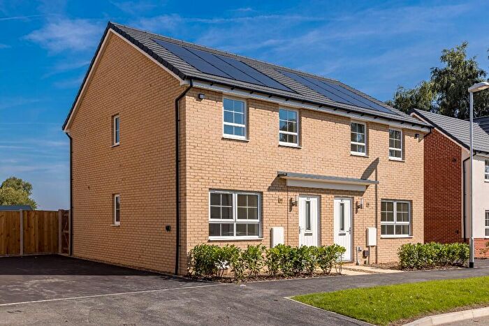 4 Bedroom Semi-Detached House To Rent In Chase Close, NR13