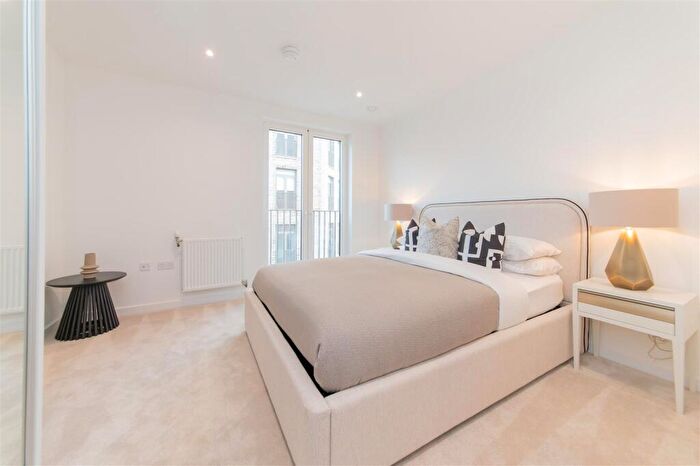 2 Bedroom Flat For Sale In The Ridgeway, Mill Hill, London, NW7