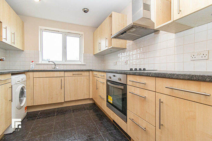 2 Bedroom Apartment To Rent In Adventurers Quay, Cardiff Bay, CF10