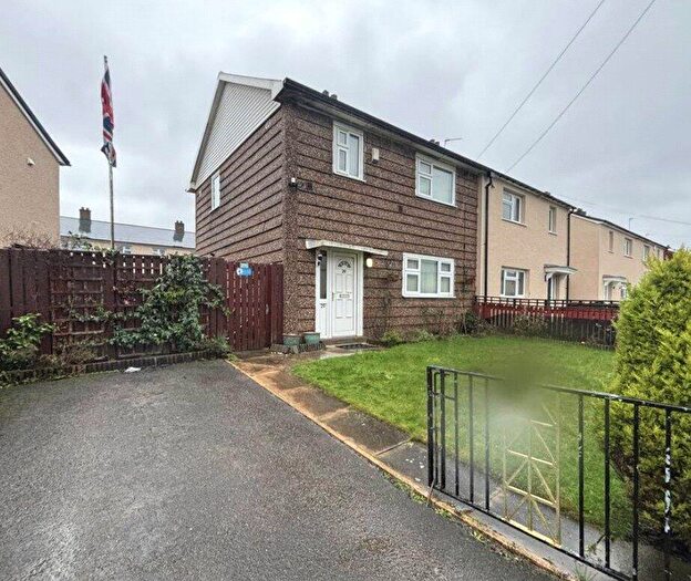 3 Bedroom Semi Detached House For Sale In Blackshaw Drive, Bradford, West Yorkshire, BD6