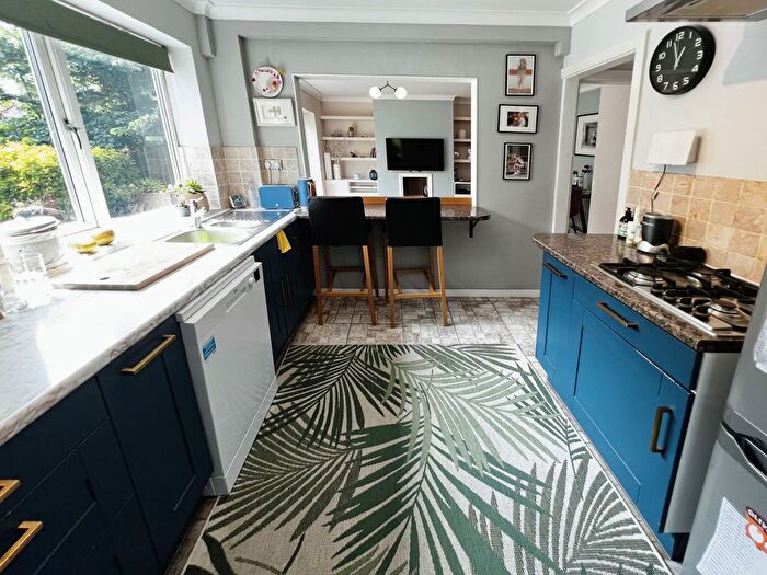 2 Bedroom Flat To Rent In Salisbury Road, Pinner, HA5