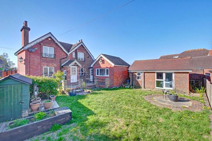 3 Bedroom Character Property For Sale In Vicarage Lane, Hailsham, BN27