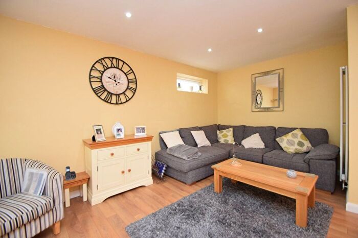 2 Bedroom Bungalow For Sale In Darenth Rise, Chatham, ME5