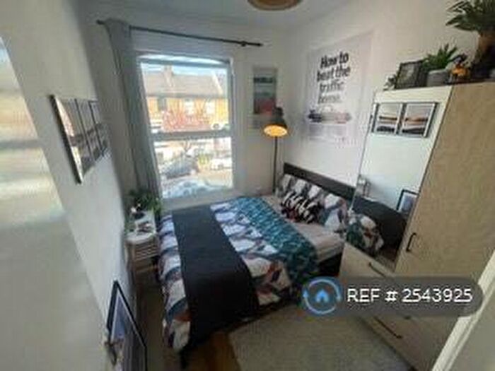 3 Bedroom Flat To Rent In Cranfield Road, London, SE4
