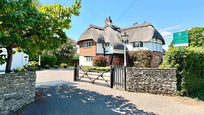 4 Bedroom Detached House For Sale In Lymington Road, East End, Lymington, SO41