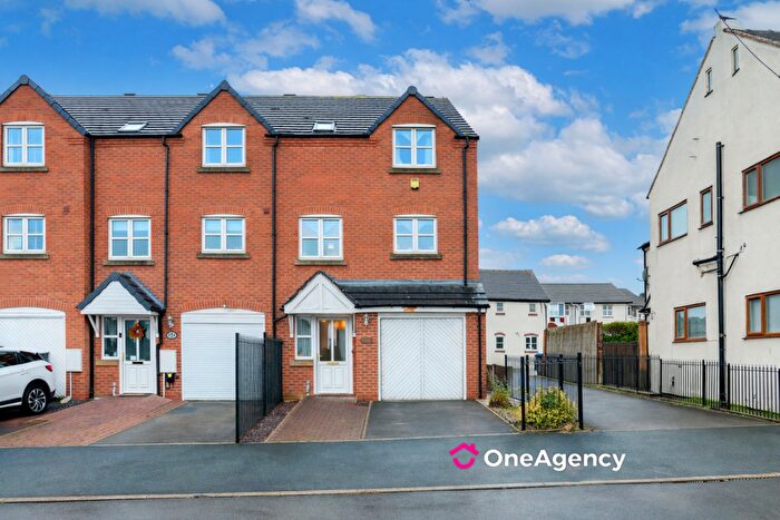 3 Bedroom Town House For Sale In Uttoxeter Road, Blythe Bridge, Stoke-on-Trent, ST11
