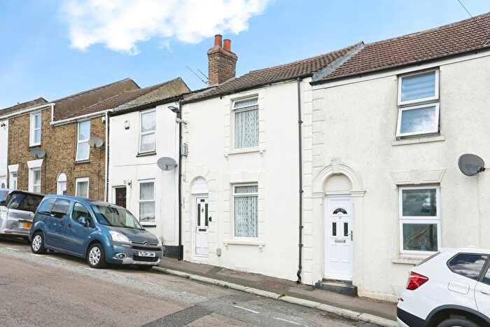 3 Bedroom Terraced House For Sale In New Street, Chatham, Kent, ME4