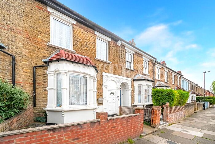 3 Bedroom Terraced House For Sale In Station Crescent, London, N15