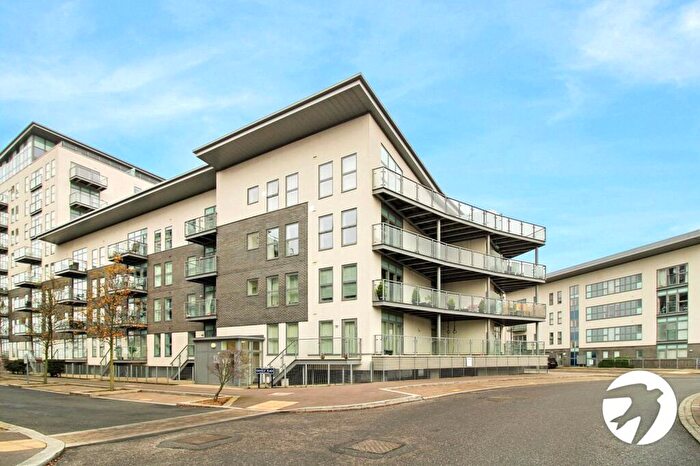 2 Bedroom Flat To Rent In Darbyshire House, Clovelly Place, Greenhithe, Kent, DA9