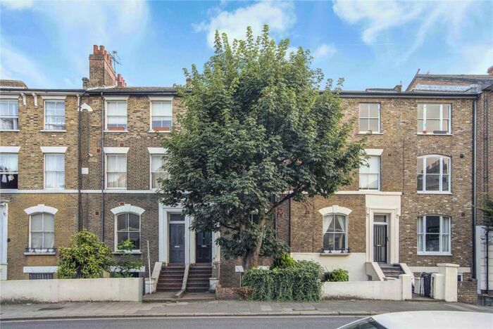 3 Bedroom Apartment To Rent In Graham Road, Hackney, London, E8
