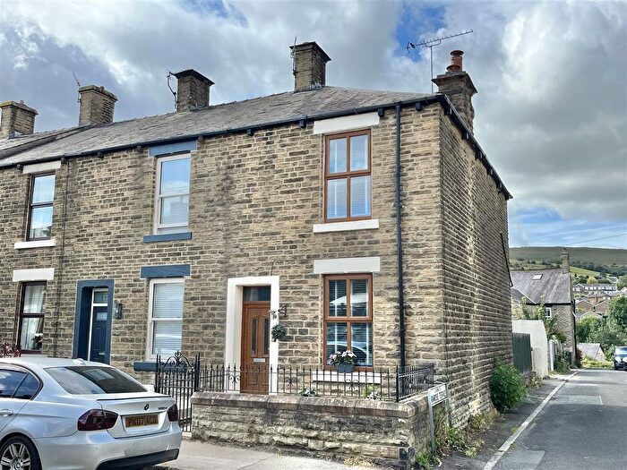 2 Bedroom End Terrace House For Sale In Pikes Lane, Glossop, SK13