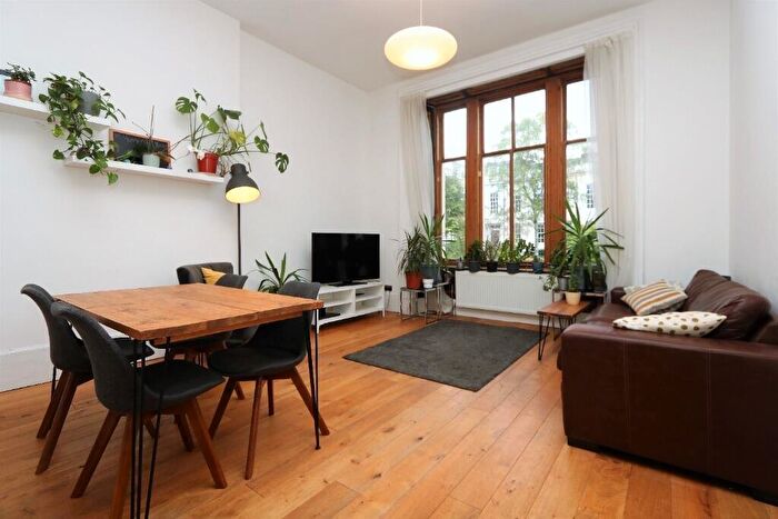 2 Bedroom Flat To Rent In Lansdowne Crescent, Glasgow, G20