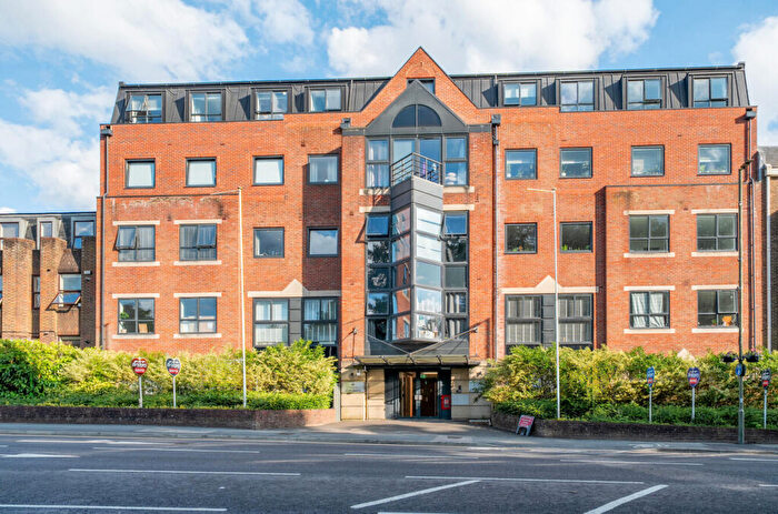 1 Bedroom Flat For Sale In London Road, Camberley, Surrey, GU15